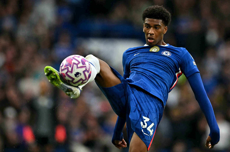 josh-acheampong-phat-hien-phong-ngu-hua-hen-cua-chelsea