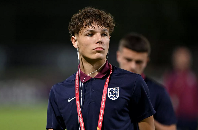 cuoc-dua-kin-tieng-vi-igor-tyjon-day-arsenal-vao-the-phai-ra-tay-som