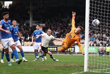 Port Vale vs Sunderland (20:30 – 08/03)
