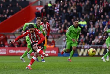 Sunderland vs Fulham (21:00 – 22/02)