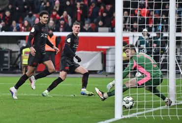 Bayer Leverkusen vs St. Pauli (02:45 – 04/02)