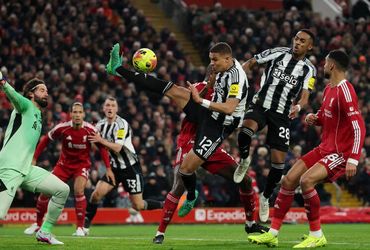 Liverpool vs Newcastle United (03:00 – 01/02)