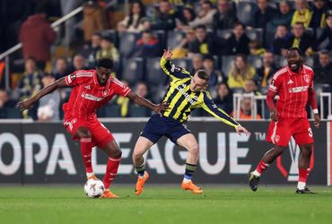Fenerbahce vs Nottingham Forest (00:45 – 20/02)